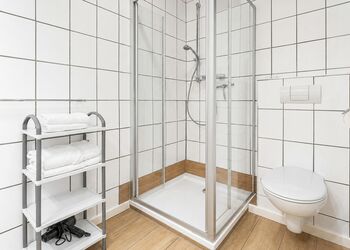Photo: PapadoXX-Fotografie Dirk Poxdoerfer – Fuchsbau holiday flat bathroom with modern fittings