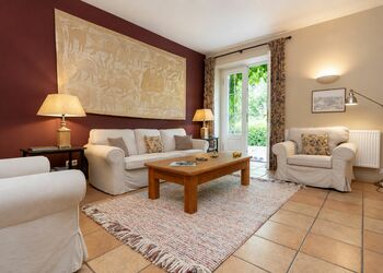 Photo: PapadoXX-Fotografie Dirk Poxdoerfer – Kaminwohnung holiday flat living room and a view of the garden