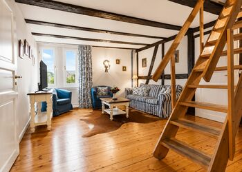 Photo: PapadoXX-Fotografie Dirk Poxdoerfer – Gänsestall holiday flat living area with staircase