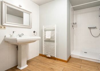 Photo: PapadoXX-Fotografie Dirk Poxdoerfer – Terrassenblick holiday flat bathroom with shower