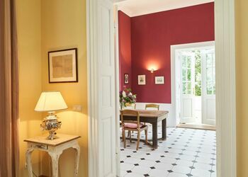 View into the dining room apartment Herrenhauswohnung