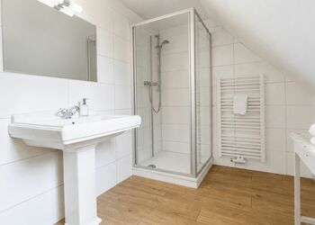 Photo: PapadoXX-Fotografie Dirk Poxdoerfer – Terrassenblick holiday flat bathroom