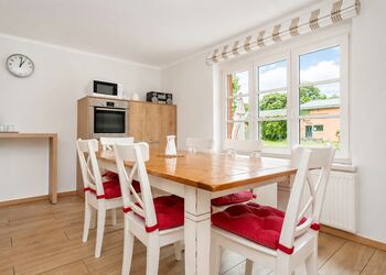 Photo: PapadoXX-Fotografie Dirk Poxdoerfer – Haus Mai holiday home dining area