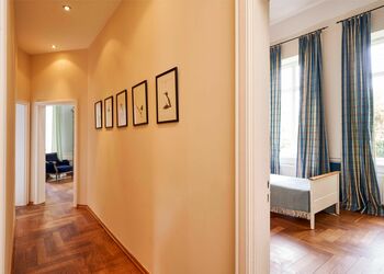 Hallway by the bedrooms apartment Herrenhauswohnung